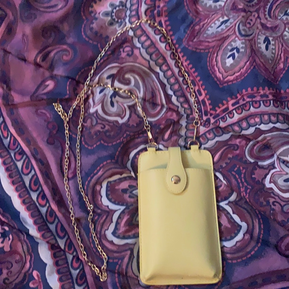Crossbody cell phone holder
